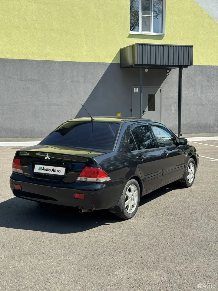 Mitsubishi Lancer IX — вид сзади и справа