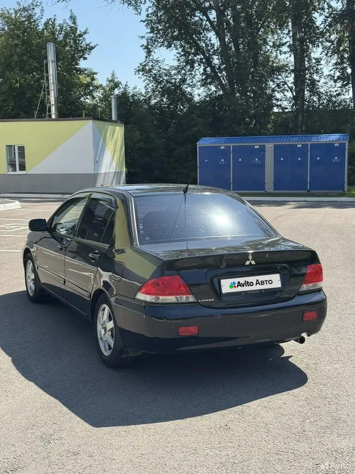 Mitsubishi Lancer IX — вид сзади и слева