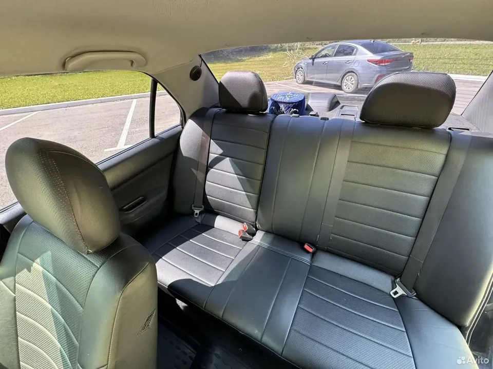 Салон Mitsubishi Lancer IX — задние сиденья